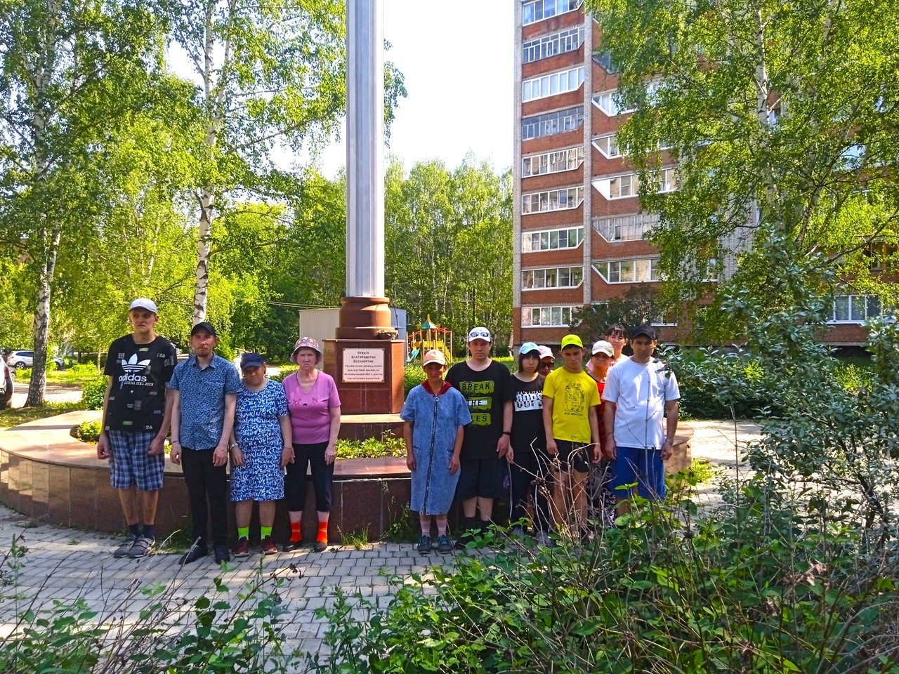 Возложение цветов к памятнику «Героям – ликвидаторам Чернобыльской катастрофы»